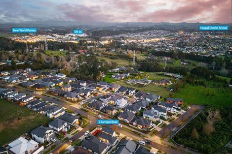 Photo of property in 1 Barrique Road, Kumeu, 0810