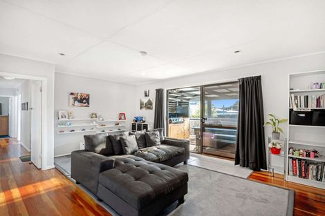 Photo of property in 10 Omori Place, Castlecliff, Whanganui, 4501
