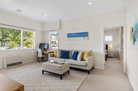 Photo of property in 8 Bristow Place, Karori, Wellington, 6012