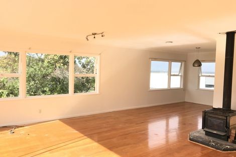 Photo of property in 137 Gossamer Drive, Pakuranga Heights, Auckland, 2010