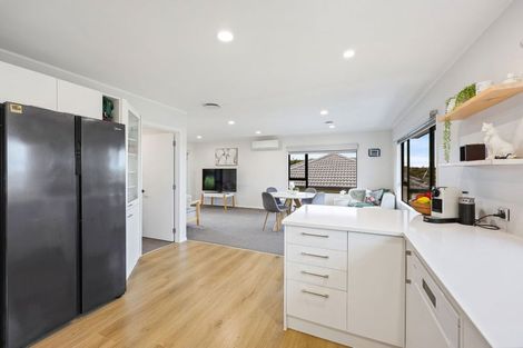 Photo of property in 1/14 Kells Place, Botany Downs, Auckland, 2010