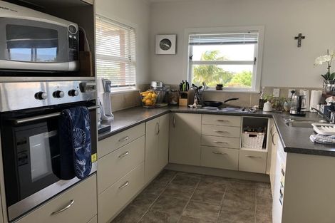 Photo of property in 2/159 Carlisle Road, Northcross, Auckland, 0632