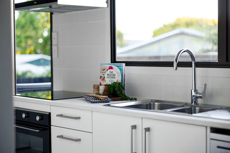 Photo of property in 2/21 Nearco Street, Randwick Park, Auckland, 2105