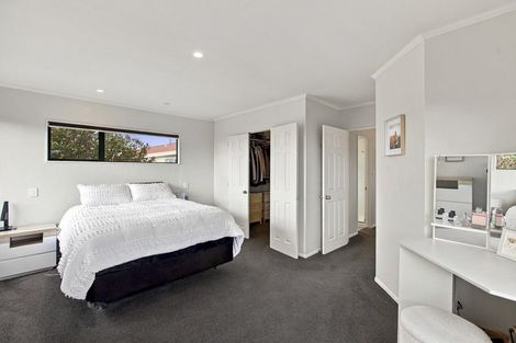 Photo of property in 9 Sandel Rise, Merrilands, New Plymouth, 4312
