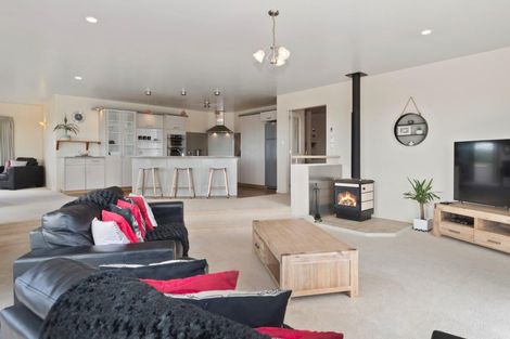 Photo of property in 53 Homestead Place, Welcome Bay, Tauranga, 3112