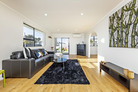 Photo of property in 8 Antalya Place, Manurewa, Auckland, 2102