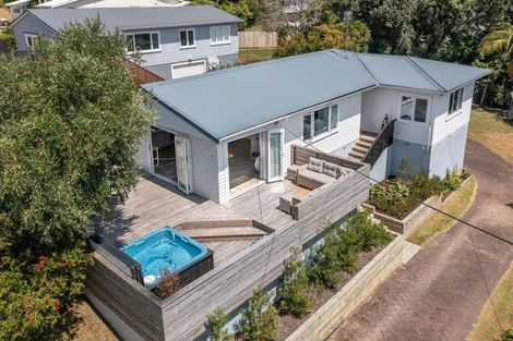 Photo of property in 34 Tiri Tiri Road, Birkdale, Auckland, 0626