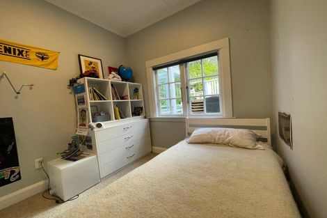 Photo of property in 10 Paisley Terrace, Karori, Wellington, 6012