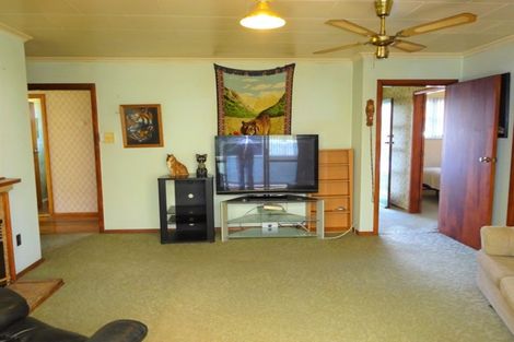 Photo of property in 15 Churchill Crescent, Foxton, 4814