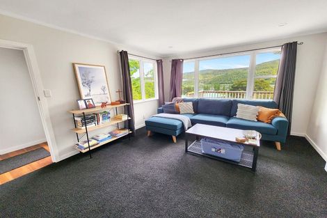 Photo of property in 16 Manor Drive, Stokes Valley, Lower Hutt, 5019