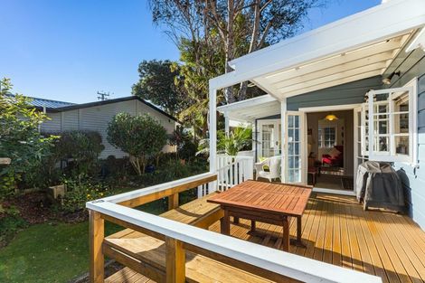 Photo of property in 10 Kowhai Street, Eastbourne, Lower Hutt, 5013