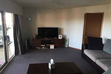 Photo of property in 17 Cashmere Place, Glenfield, Auckland, 0629