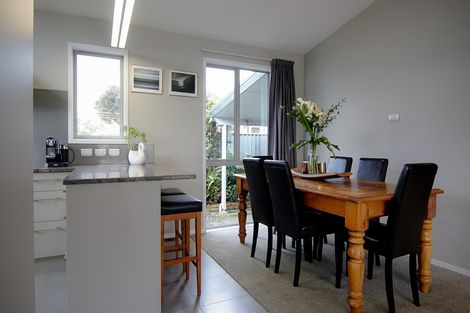 Photo of property in 8 Lifford Place, Awapuni, Palmerston North, 4412