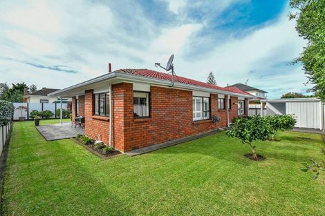 Photo of property in 2/13 Maunu Road, Papatoetoe, Auckland, 2025