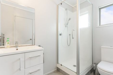 Photo of property in 2/29 Sealy Road, Torbay, Auckland, 0630