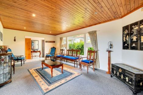 Photo of property in 1/8 Sunset Road, Unsworth Heights, Auckland, 0632