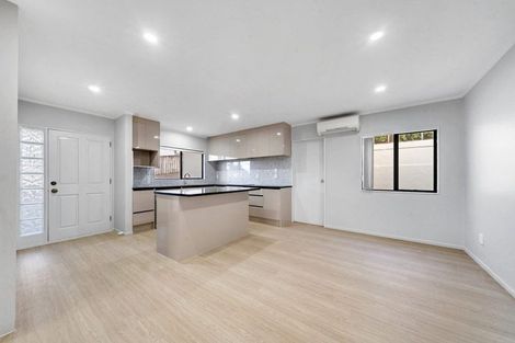 Photo of property in 1/14 Santa Monica Place, Goodwood Heights, Auckland, 2105