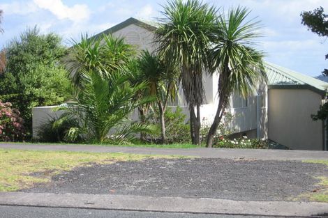 Photo of property in 1/144 Sunset Road, Unsworth Heights, Auckland, 0632