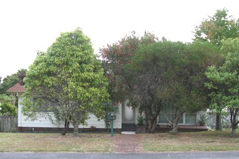 Photo of property in 19 St Margaret Place, West Harbour, Auckland, 0618