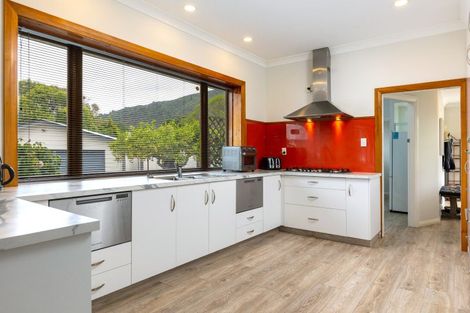 Photo of property in 36 Kent Street, Picton, 7220