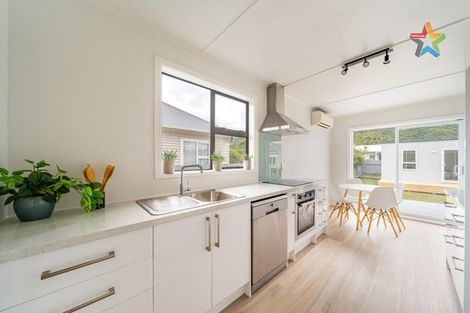 Photo of property in 17 Reynolds Street, Taita, Lower Hutt, 5011