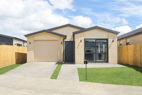 Photo of property in 9 Poutawa Lane, Clarks Beach, 2122