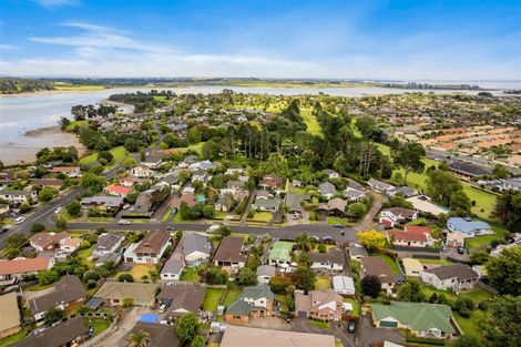 Photo of property in 13 Oakmont Place, Wattle Downs, Auckland, 2103