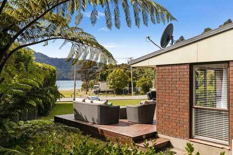 Photo of property in 1992 Queen Charlotte Drive, Momorangi Bay, Picton, 7281