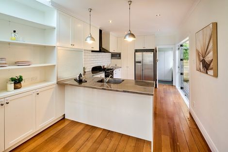 Photo of property in 13 Firth Terrace, Karori, Wellington, 6012