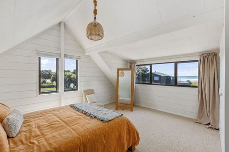 Photo of property in 112 Blue Pacific Parade, Riversdale Beach, Masterton, 5872