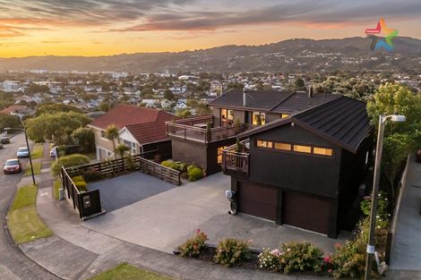 Photo of property in 15 Summit Road, Fairfield, Lower Hutt, 5011