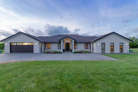 Photo of property in 6 Eagle Place, Martinborough, 5711