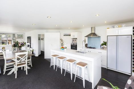 Photo of property in 4 Citrine Grove, Timberlea, Upper Hutt, 5018