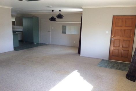 Photo of property in 2 Baltic Place, Goodwood Heights, Auckland, 2105