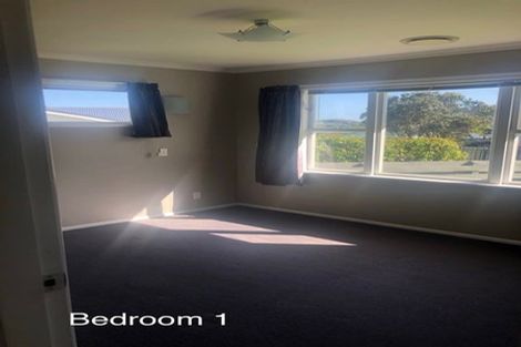 Photo of property in 54 Batchelor Street, Newlands, Wellington, 6037