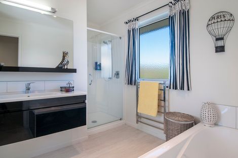 Photo of property in 68 Utopia Park Heights, Welcome Bay, Tauranga, 3112