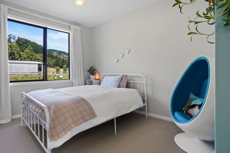 Photo of property in 8 Caro Lane, Cracroft, Christchurch, 8022