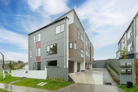 Photo of property in 6/2 Flaunty Place, West Harbour, Auckland, 0618