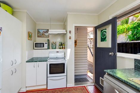 Photo of property in 16 Spencer Road, Hospital Hill, Napier, 4110