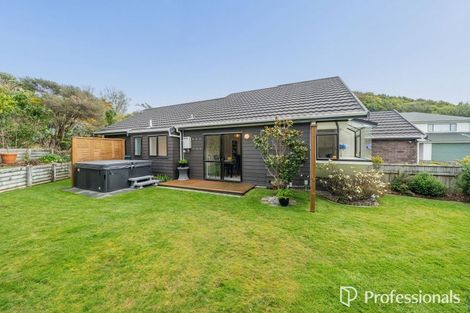 Photo of property in 13 Otamarau Grove, Maungaraki, Lower Hutt, 5010