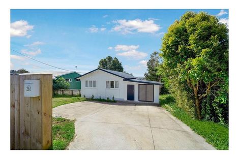 Photo of property in 261 Sturges Road, Henderson, Auckland, 0612