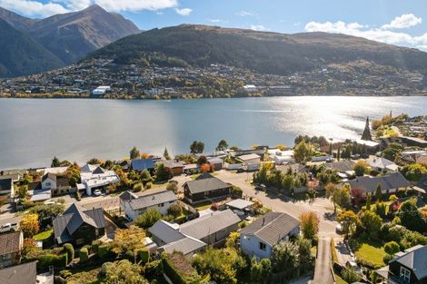 Photo of property in 1 Kelvin Place, Kelvin Heights, Queenstown, 9300