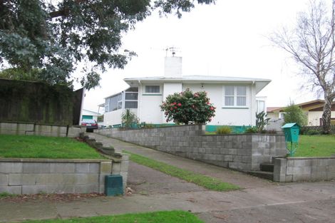 Photo of property in 2 Mahia Place, Kelvin Grove, Palmerston North, 4414