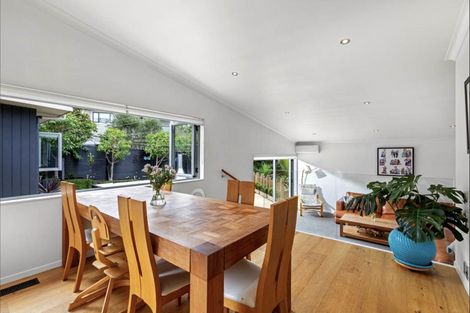 Photo of property in 70 Rising Parade, Fairview Heights, Auckland, 0632