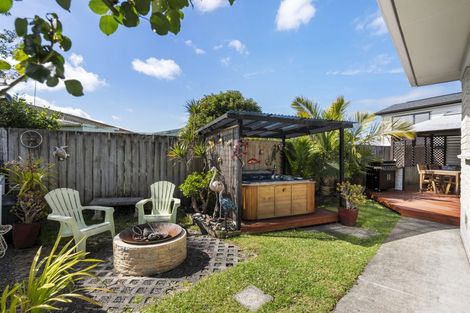 Photo of property in 2/38 Blacklock Avenue, Henderson, Auckland, 0612
