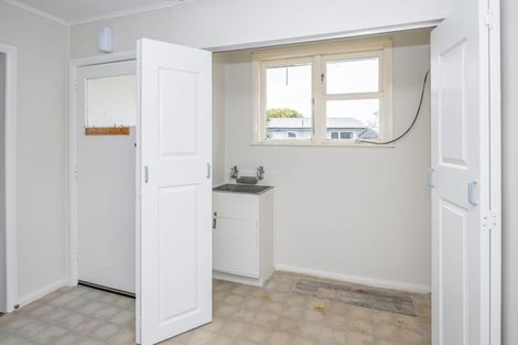 Photo of property in 8 Lee Place, Bader, Hamilton, 3206