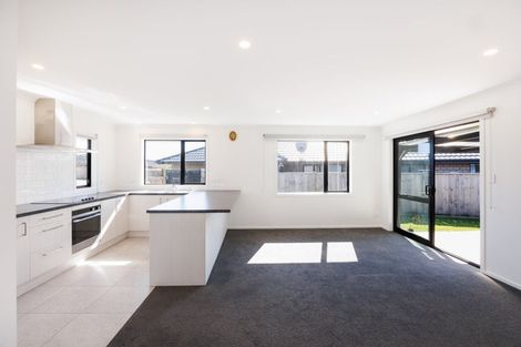 Photo of property in 26 Sardinia Grove, Fitzherbert, Palmerston North, 4410