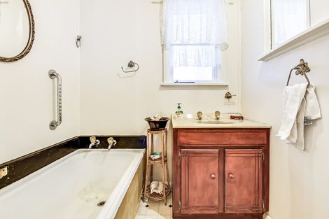 Photo of property in 36 Oxford Street, Fairfield, Hamilton, 3214