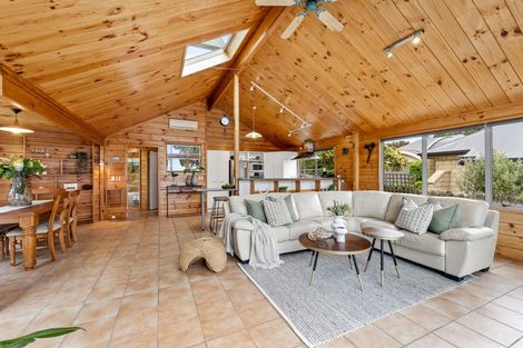 Photo of property in 38 Pacific Parade, Army Bay, Whangaparaoa, 0930