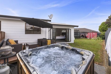 Photo of property in 8 Taurus Place, Kawaha Point, Rotorua, 3010